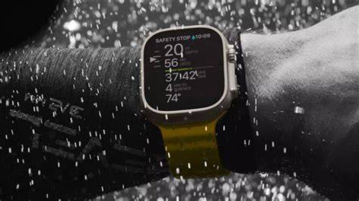 Can I swim with my Apple Watch 6?