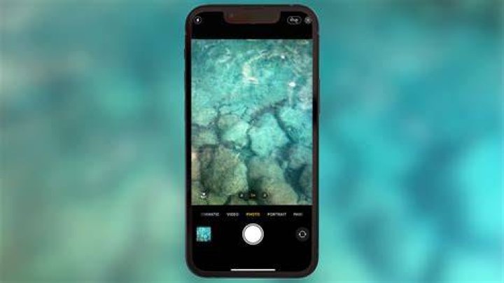 Can iPhones take photos underwater?