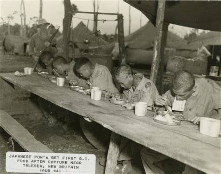 How did Italy treat POWs in ww2?