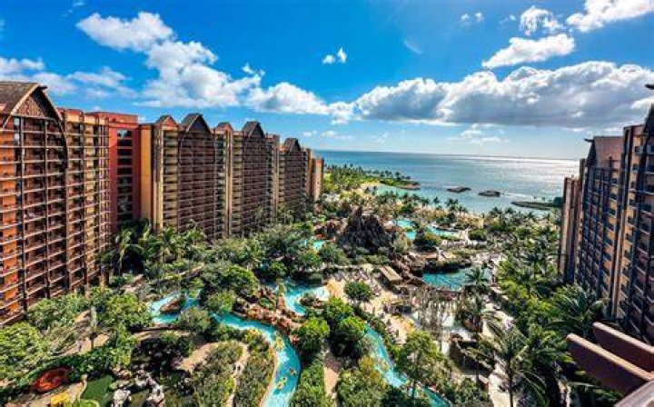 What is the smell at Aulani?